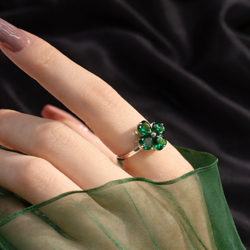 Four Heart-Shaped Leaf Ring - Green