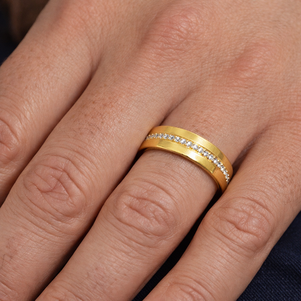 Wedding Band with Zircon - 18k Gold Plated