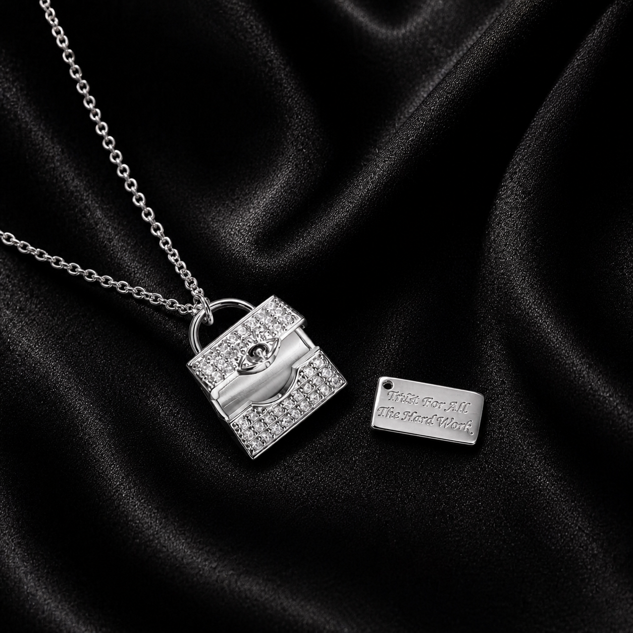 Blue-eyed Bag Pendant Necklace