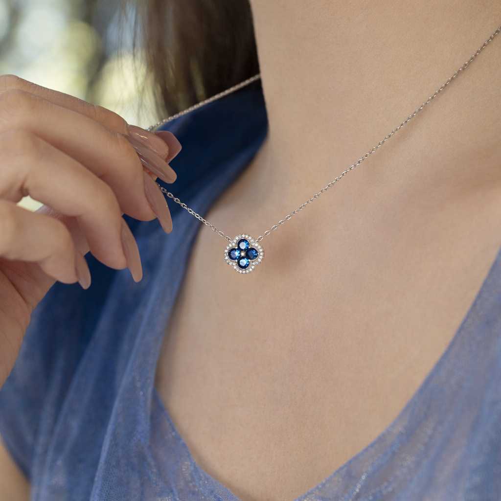 Round Cut Clover Necklace - Blue