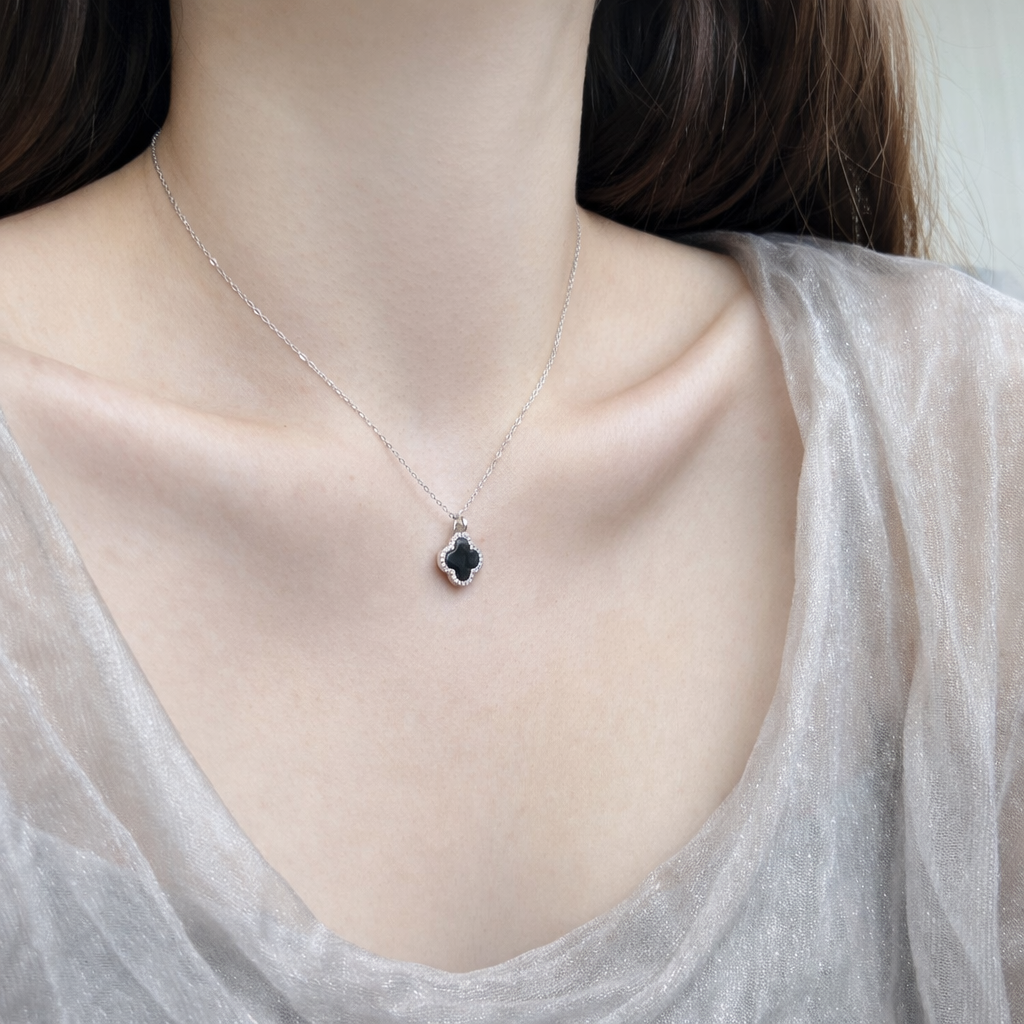 Clover Pendant Necklace - Gray
